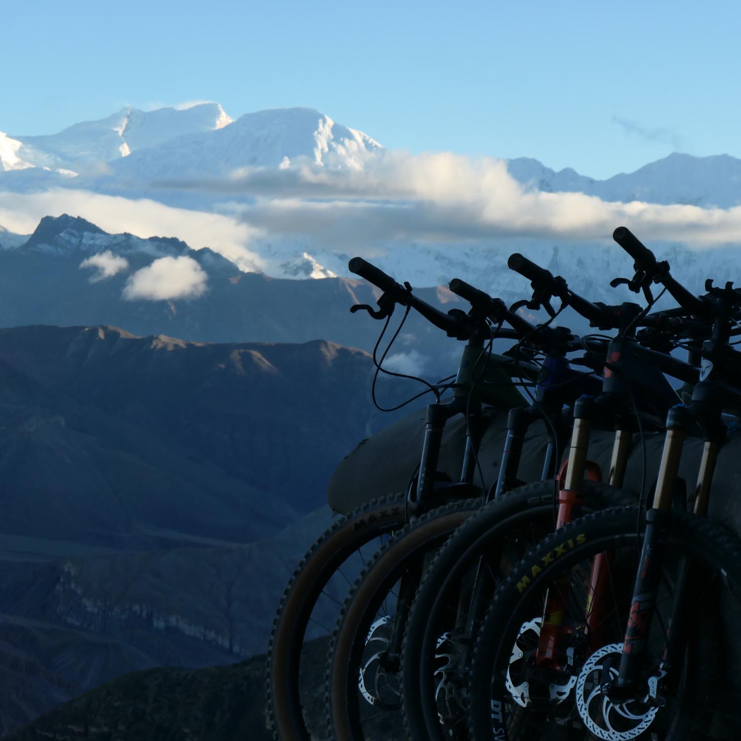 MTB Trails in Uppermustang mit Jeep Shuttleauf dem Weg nach Lomantang.
