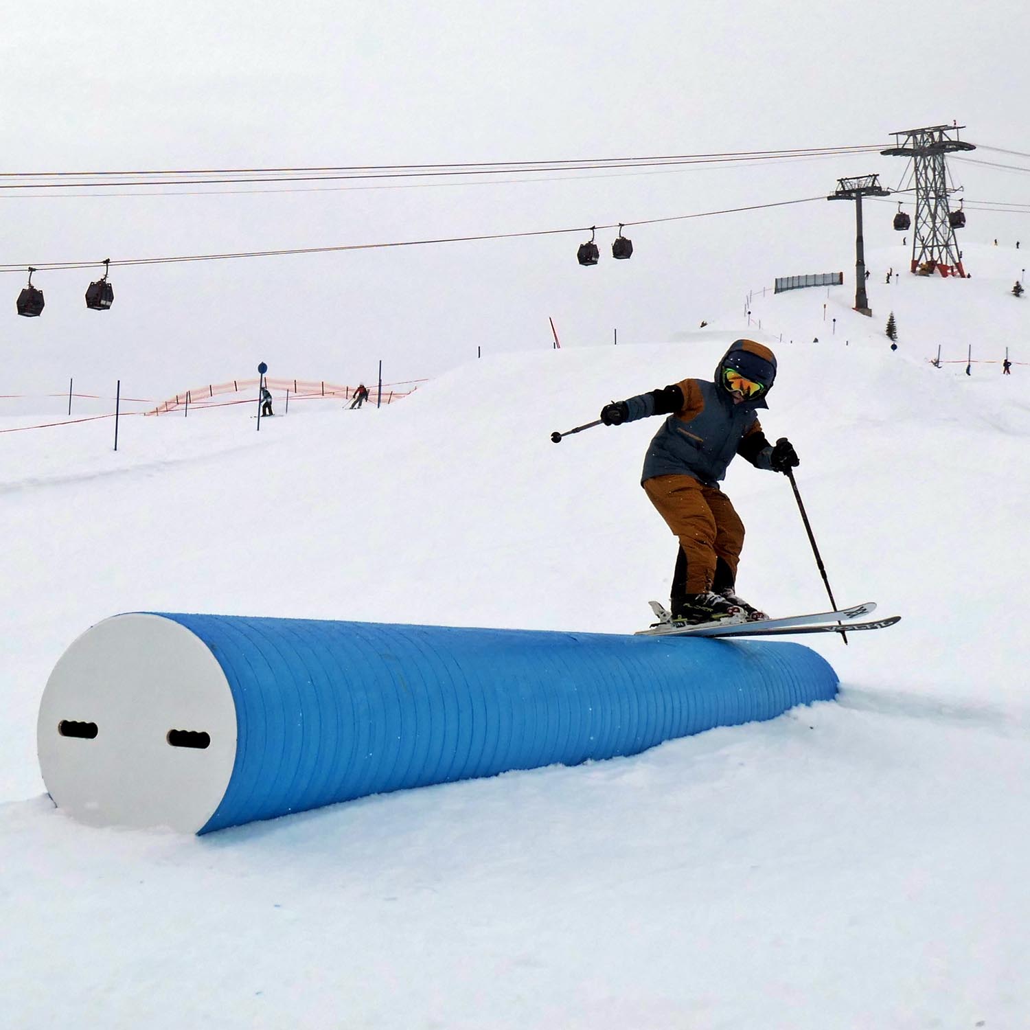 Snowpark Session im Cristal Beginner Park Slopestyle and Freeride Camp in den Weihnachtsferien. Kinder Skikurse für Fortgeschrittene.